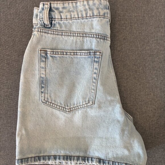 Ardene Light Wash Mom Jean Shorts NWOT – Size 05 - Picture 5 of 6